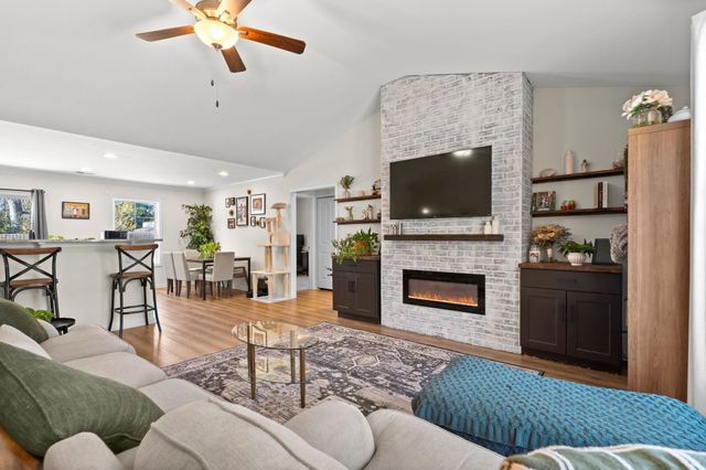 116 Kingston Bluff Dr., Longs, SC 29568