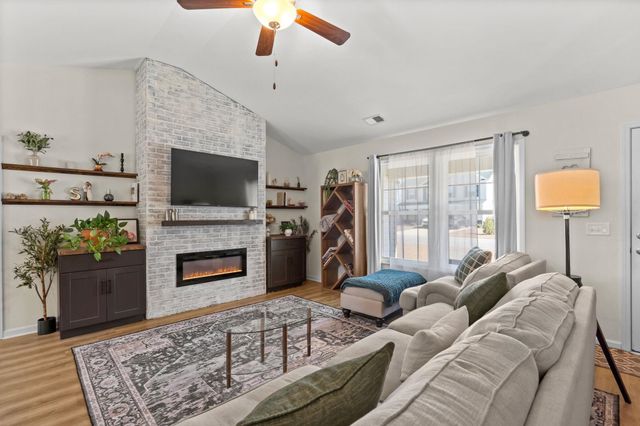 116 Kingston Bluff Dr., Longs, SC 29568