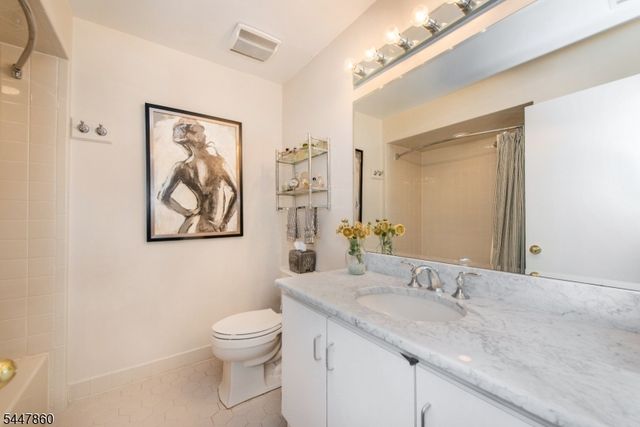 39 Chelsea Ct, Madison Boro, NJ 07940
