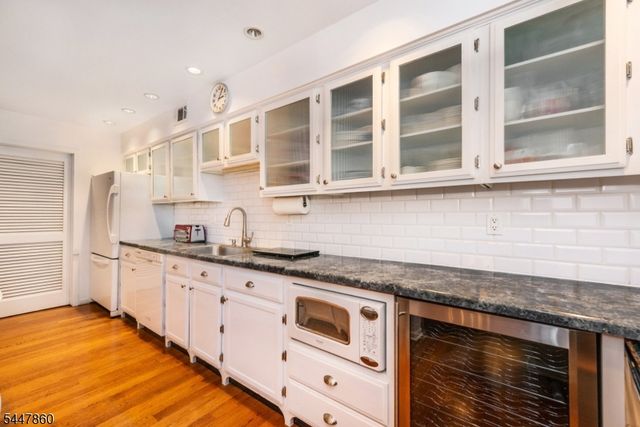 39 Chelsea Ct, Madison Boro, NJ 07940