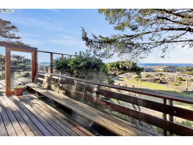 3413 Nw HIDDEN LAKE Dr, Waldport, OR 97394