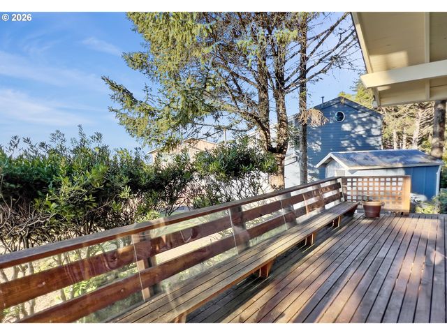 3413 Nw HIDDEN LAKE Dr, Waldport, OR 97394