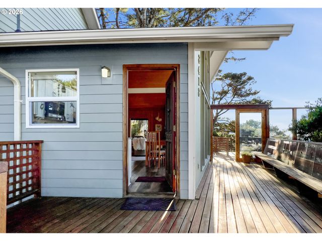 3413 Nw HIDDEN LAKE Dr, Waldport, OR 97394