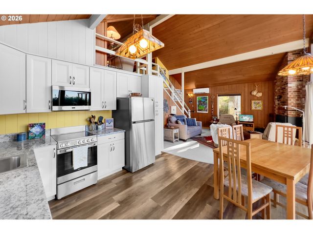 3413 Nw HIDDEN LAKE Dr, Waldport, OR 97394