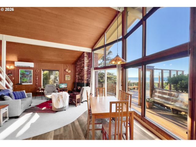 3413 Nw HIDDEN LAKE Dr, Waldport, OR 97394