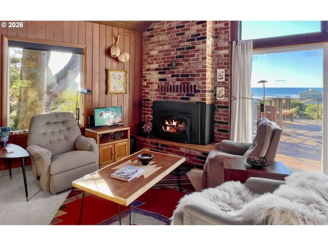 3413 Nw HIDDEN LAKE Dr, Waldport, OR 97394