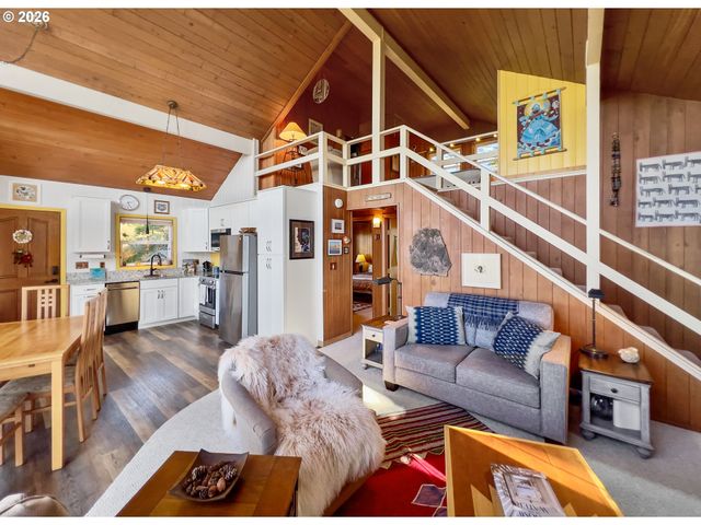 3413 Nw HIDDEN LAKE Dr, Waldport, OR 97394