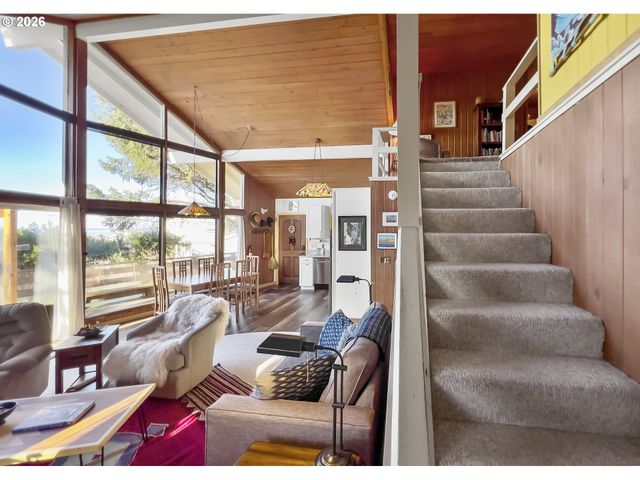 3413 Nw HIDDEN LAKE Dr, Waldport, OR 97394