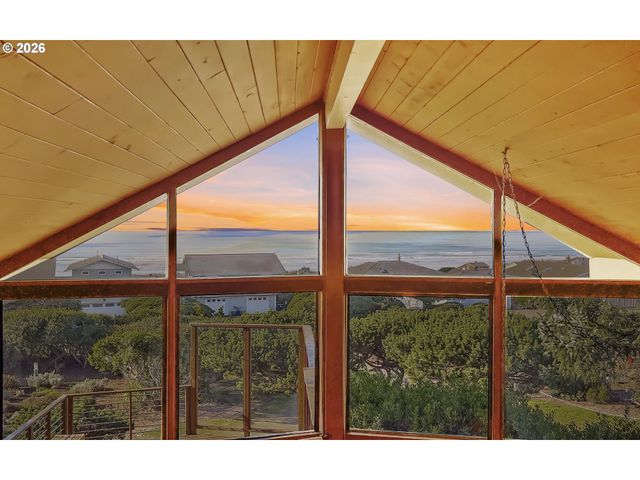 3413 Nw HIDDEN LAKE Dr, Waldport, OR 97394