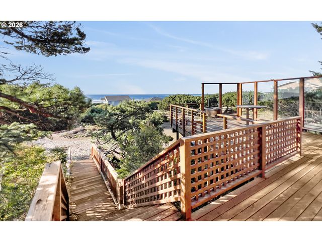 3413 Nw HIDDEN LAKE Dr, Waldport, OR 97394