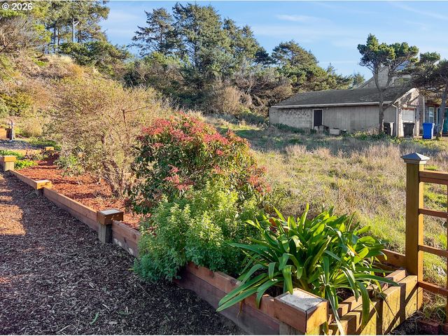 3413 Nw HIDDEN LAKE Dr, Waldport, OR 97394