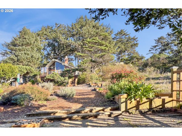 3413 Nw HIDDEN LAKE Dr, Waldport, OR 97394