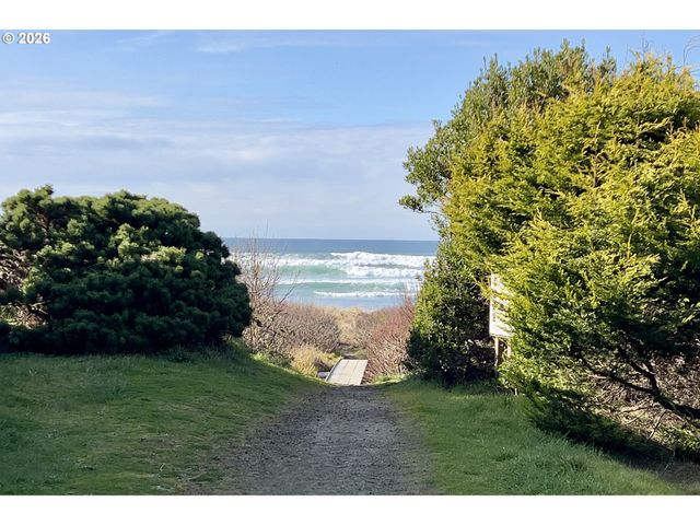 3413 Nw HIDDEN LAKE Dr, Waldport, OR 97394