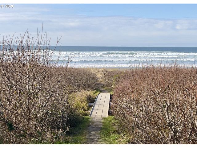 3413 Nw HIDDEN LAKE Dr, Waldport, OR 97394