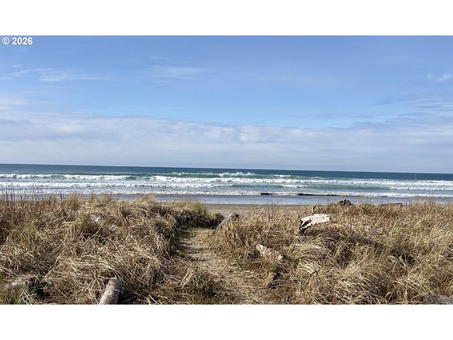 3413 Nw HIDDEN LAKE Dr, Waldport, OR 97394