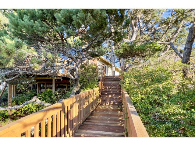 3413 Nw HIDDEN LAKE Dr, Waldport, OR 97394