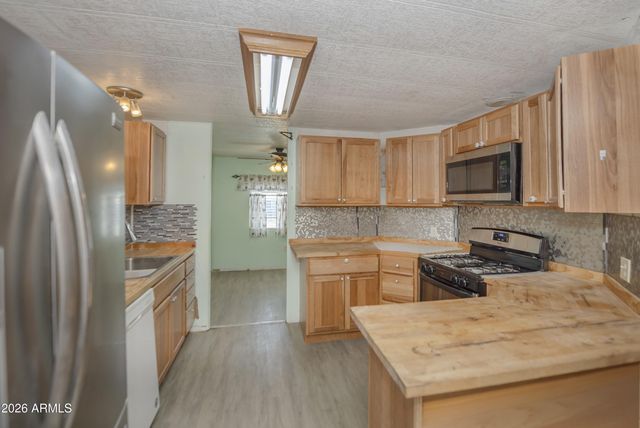 15633 S Red Rock Lane, Mayer, AZ 86333