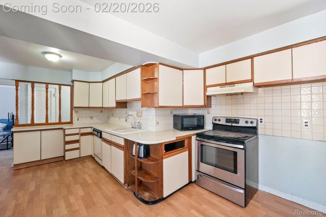 7739 Rosedale Boulevard, Allen Park, MI 48101