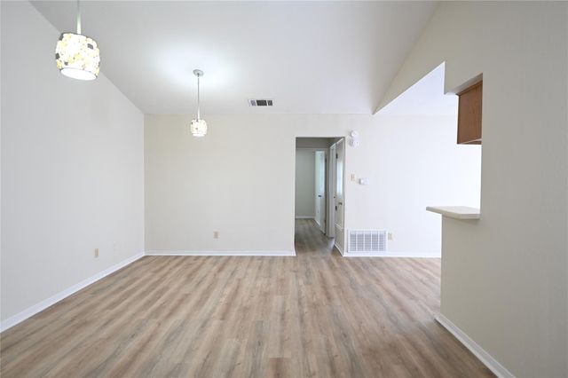 1003 Crockett ST B, Lockhart, TX 78644