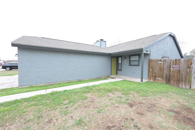 1003 Crockett ST B, Lockhart, TX 78644