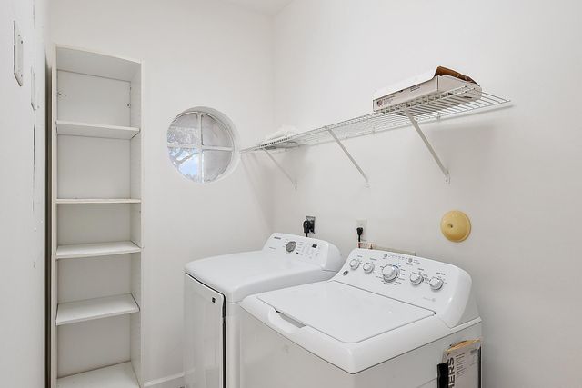 8050 Murano Circle, Palm Beach Gardens, FL 33418