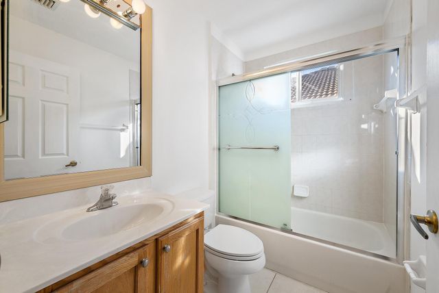 8050 Murano Circle, Palm Beach Gardens, FL 33418