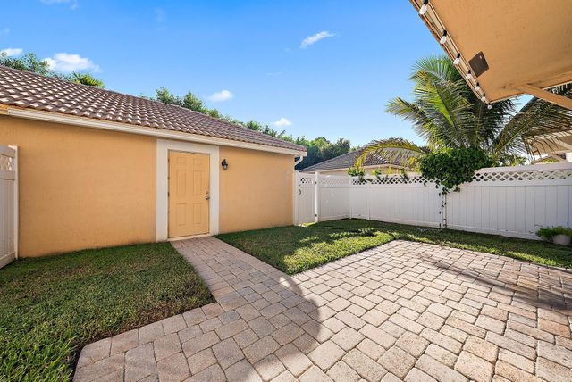 8050 Murano Circle, Palm Beach Gardens, FL 33418