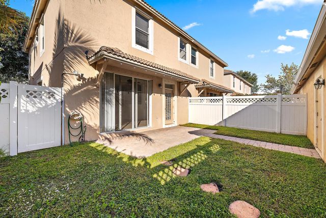 8050 Murano Circle, Palm Beach Gardens, FL 33418