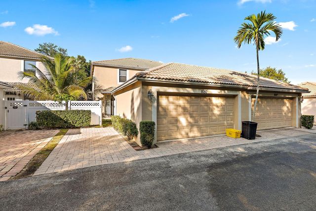 8050 Murano Circle, Palm Beach Gardens, FL 33418