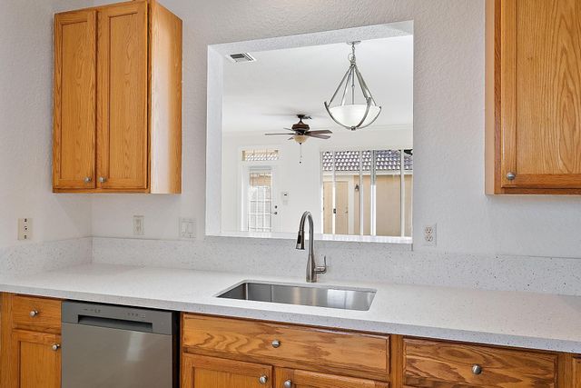 8050 Murano Circle, Palm Beach Gardens, FL 33418