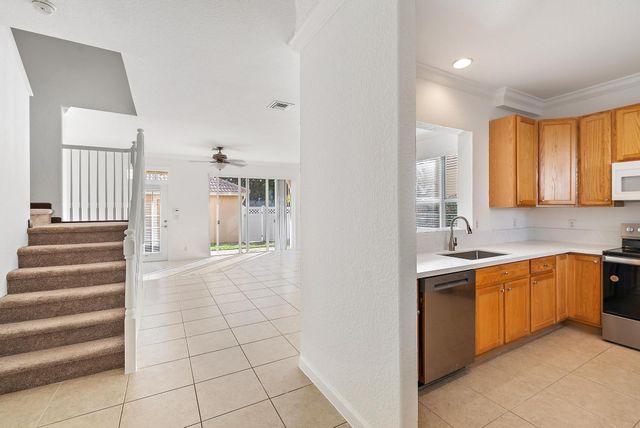 8050 Murano Circle, Palm Beach Gardens, FL 33418