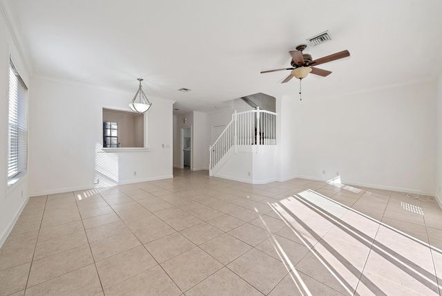 8050 Murano Circle, Palm Beach Gardens, FL 33418