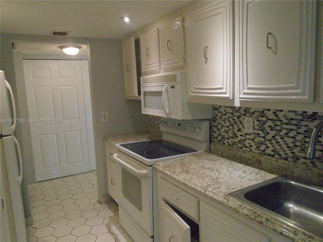 7051 Environ Boulevard 136, Lauderhill, FL 33319