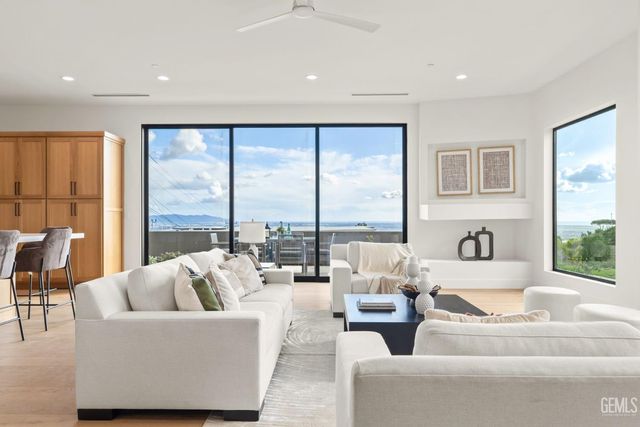 890 Via Ondulando, Ventura, CA 93003