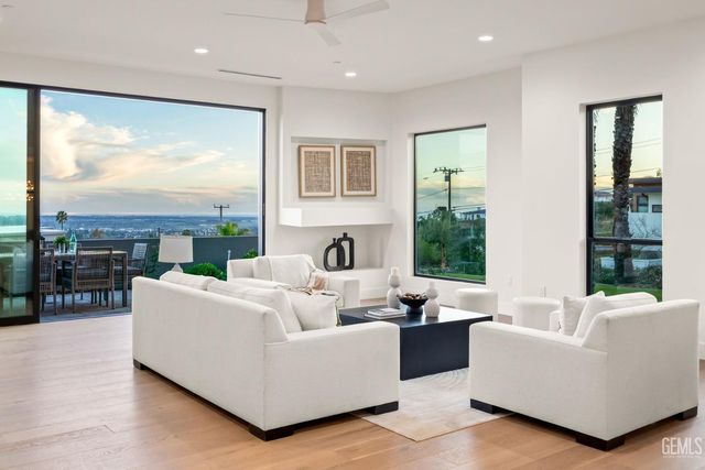 890 Via Ondulando, Ventura, CA 93003