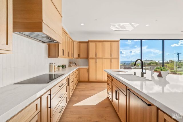 890 Via Ondulando, Ventura, CA 93003