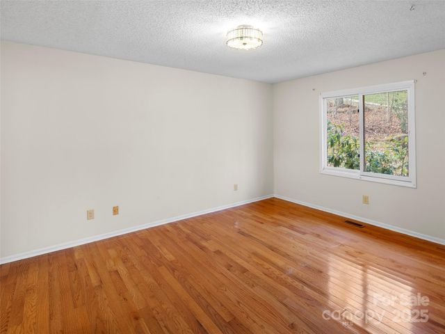 73 Oakmont Drive, Fairview, NC 28730