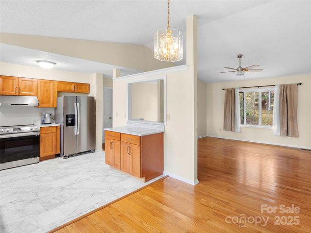 73 Oakmont Drive, Fairview, NC 28730