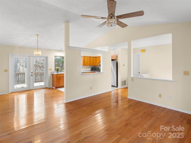 73 Oakmont Drive, Fairview, NC 28730