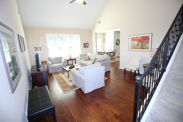 4553 CRADDLE HILL DR, Bartlett, TN 38002