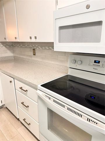 2630 WOODGATE LANE G3, Sarasota, FL 34231