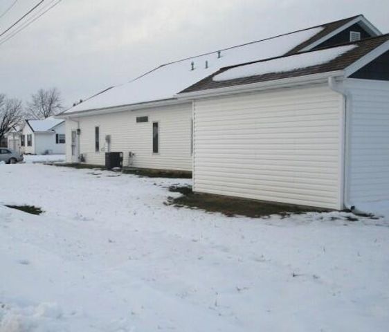 800 BARELA CIR, Centralia, MO 65240
