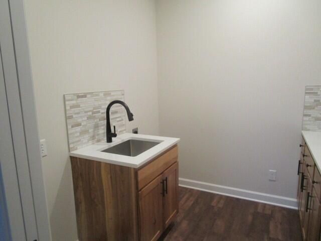 800 BARELA CIR, Centralia, MO 65240