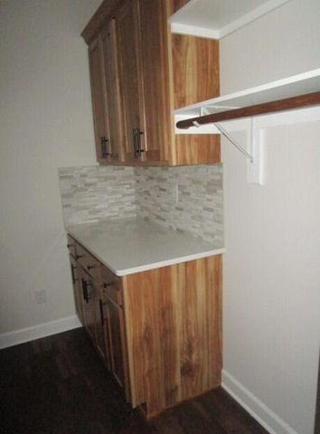 800 BARELA CIR, Centralia, MO 65240