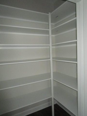 800 BARELA CIR, Centralia, MO 65240