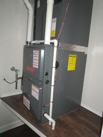 800 BARELA CIR, Centralia, MO 65240