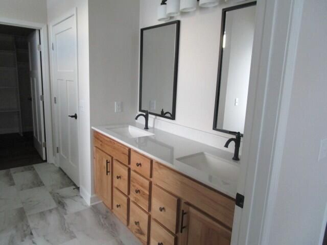 800 BARELA CIR, Centralia, MO 65240