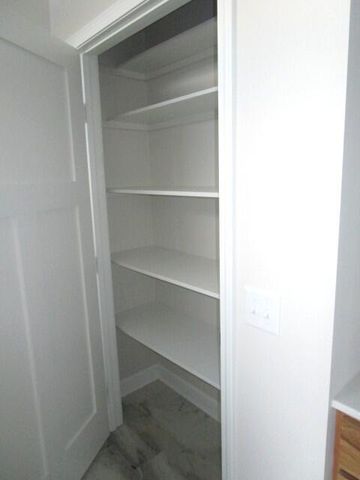 800 BARELA CIR, Centralia, MO 65240