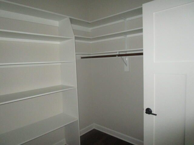 800 BARELA CIR, Centralia, MO 65240