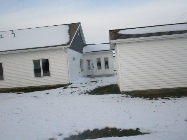 800 BARELA CIR, Centralia, MO 65240